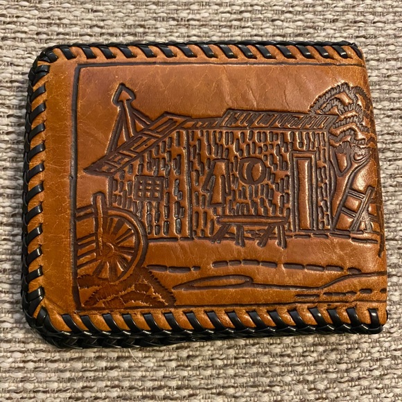 Vintage handcrafted men’s wallet no callouts 4” x 4.5” closed,whipstitched edges - Picture 8 of 11